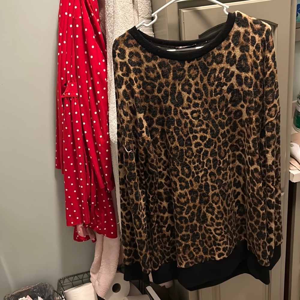 Women’s XL cheetah print boutique top